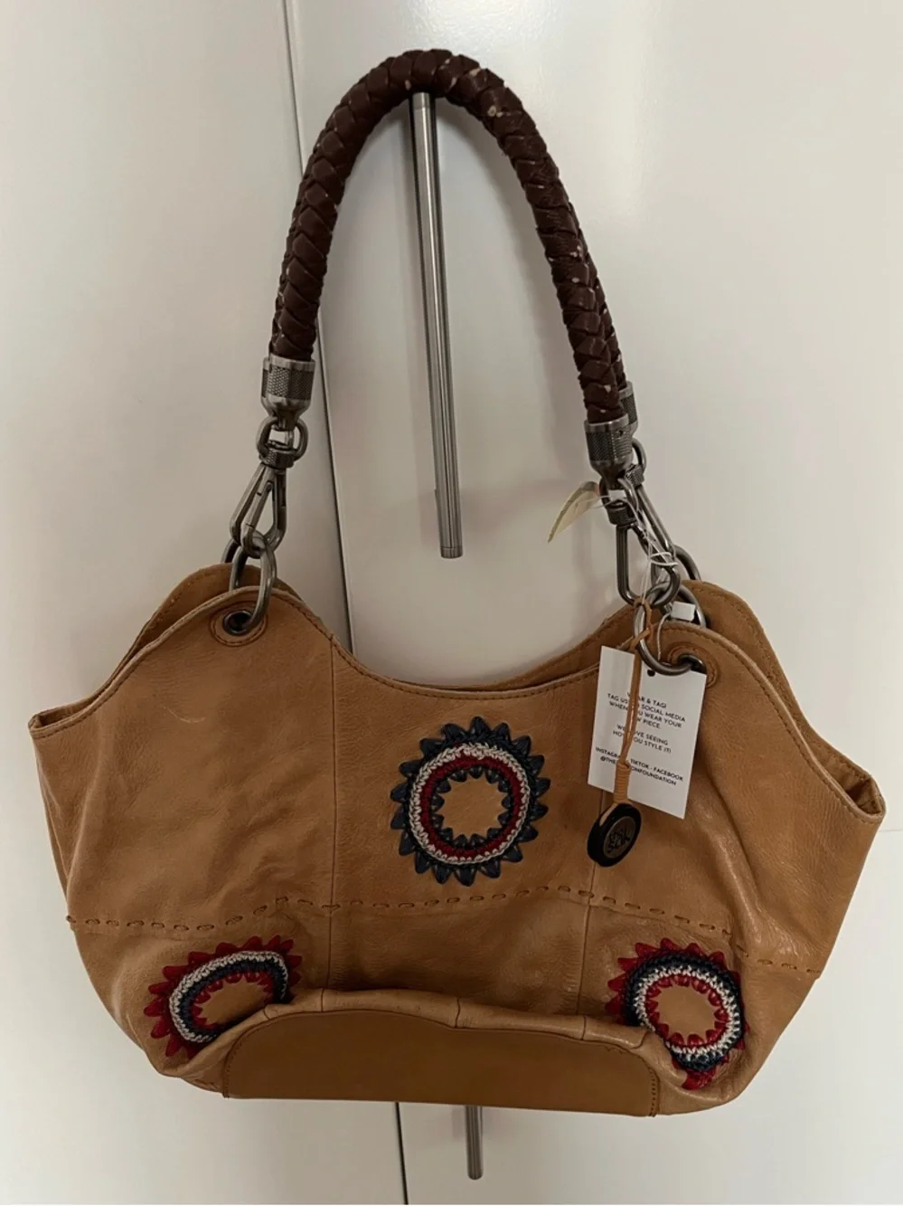 NEW The Sak Indio leather hobo bucket bag braided handles & flower detailing. - Picture 3 of 6